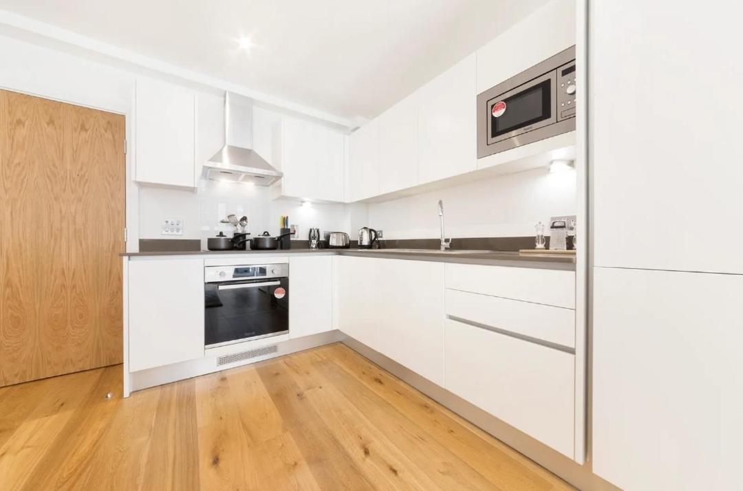 Large Modern 1 Bed Canary Wharf With Great Transport Links *